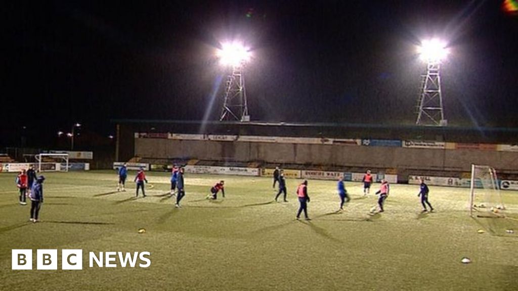 Peterhead FC tackling suicide and depression risks - BBC News