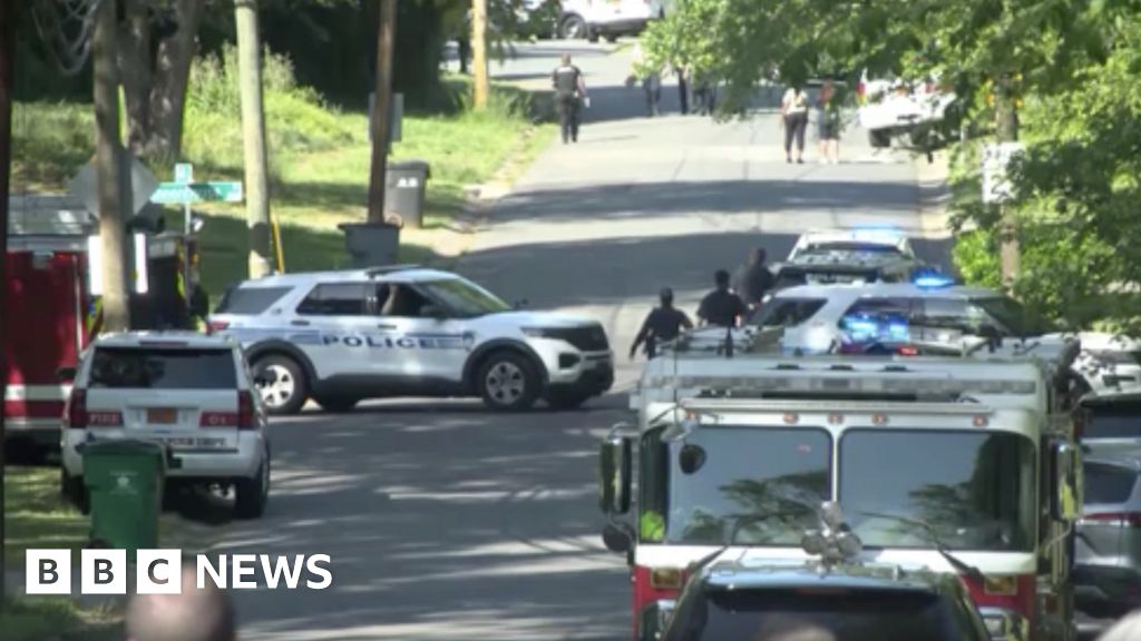 Стрелба в Шарлот: Трима полицаи застреляни, петима ранени при домашна обсада в Северна Каролина