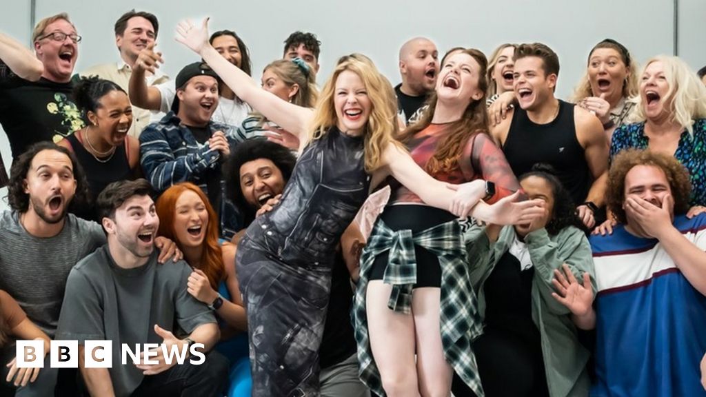 Kylie Minogue surprises cast with visit to musical rehearsals