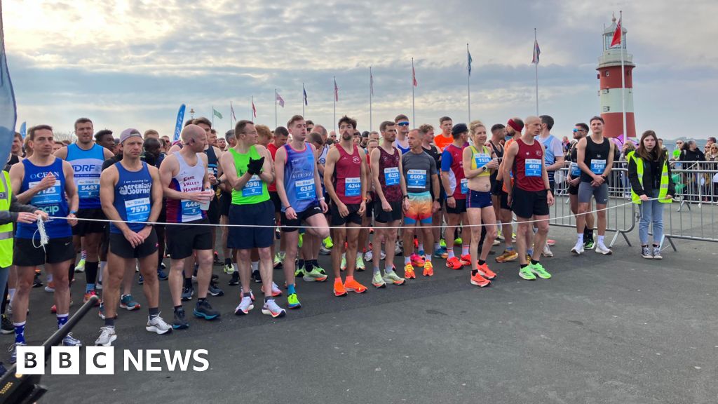 Plymouth half marathon sees 9,000 take part BBC News