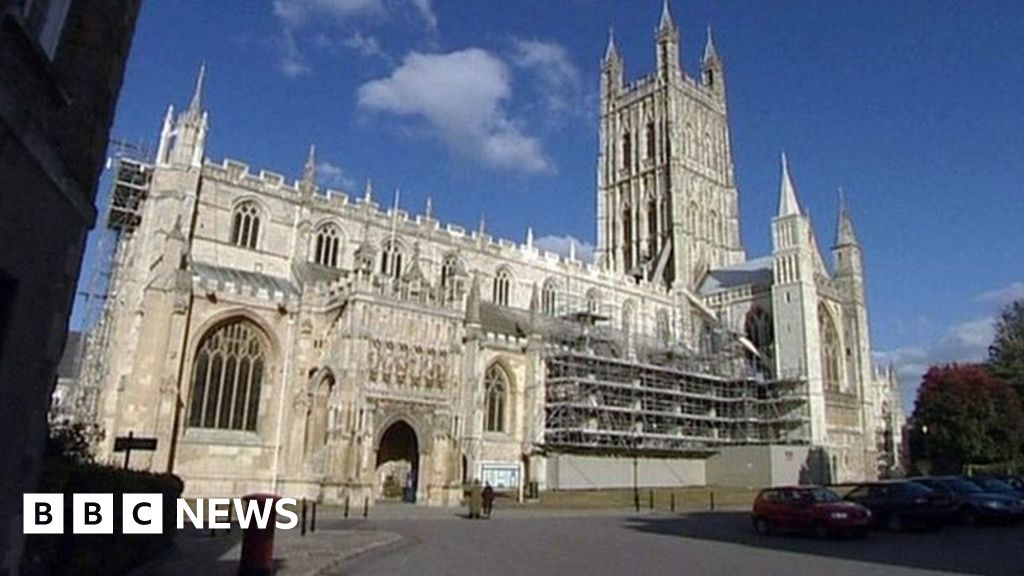 Muslim Prayer Facebook Post Deleted By Gloucester Cathedral - BBC News