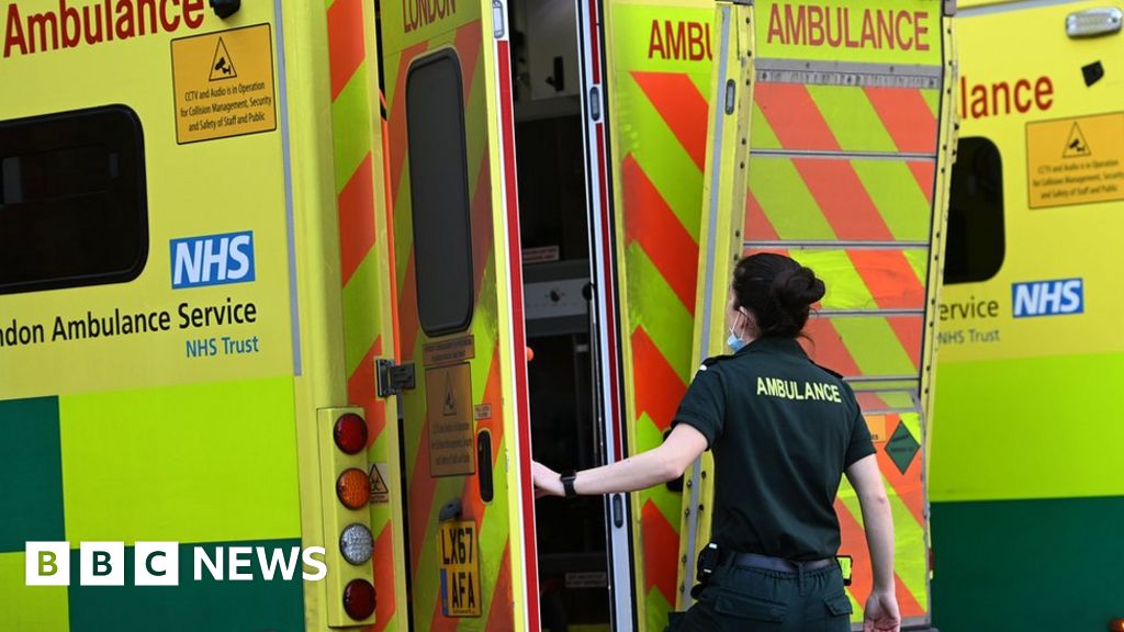 Hospitals told to free up beds for ambulance strike