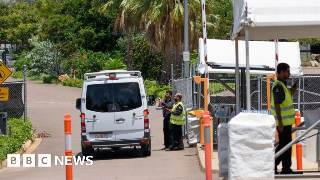 Howard Springs: Australia police arrest quarantine escapees
