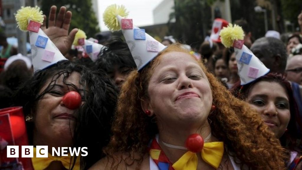 Brazil Carnival: Party Goes On Despite Zika Virus Threat - BBC News