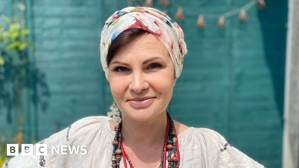 Ukrainian refugees in Nailsea keeping cultural traditions alive - BBC News