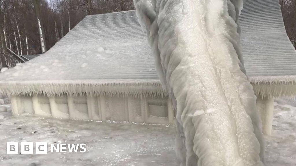 New York family beach home turns into 'ice house'
