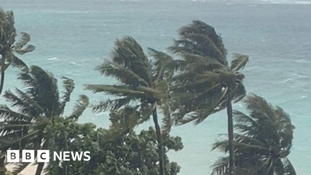 台風マワルがグアムを襲い、島の大部分で停電が発生