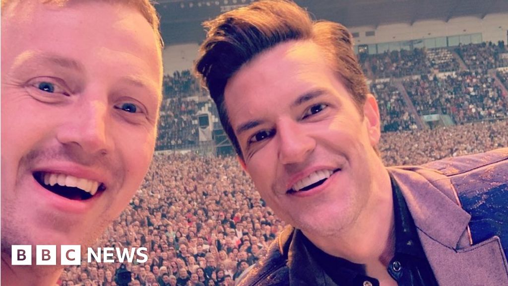 Killers fan joins band on stage in Falkirk to play drums