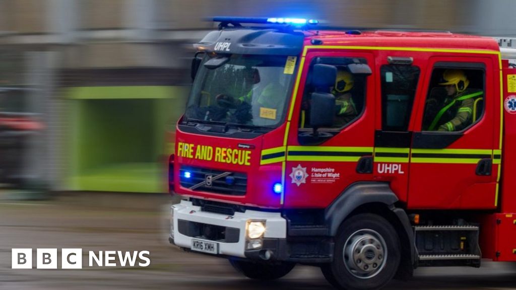 Godshill: Man in his 90s dies after early hours house fire 