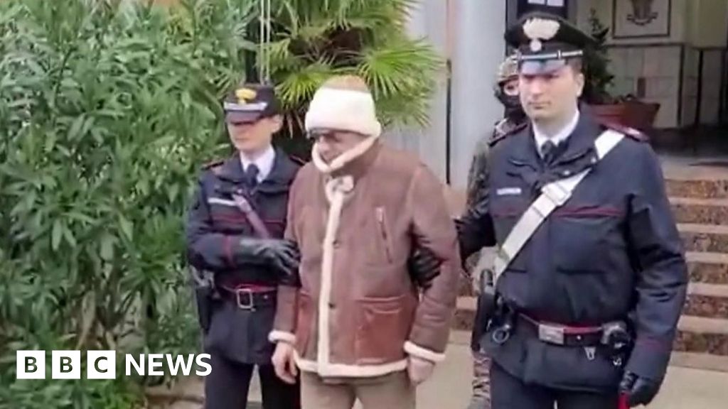Moment mafia boss Matteo Messina Denaro is arrested