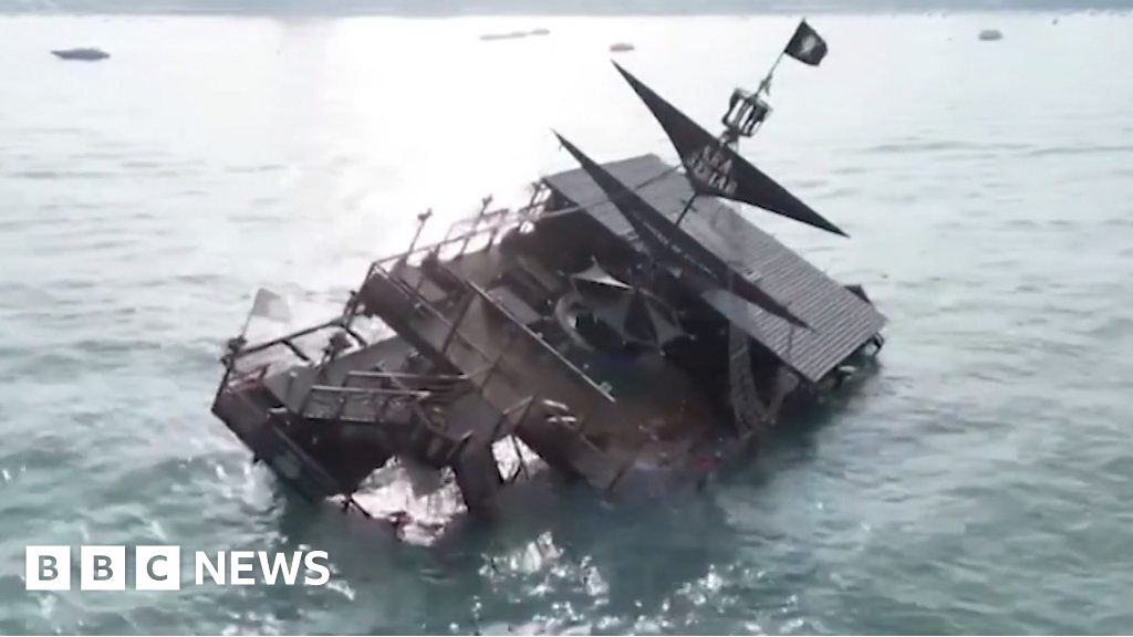 Floating pirate-themed restaurant sinks off Thailand coast