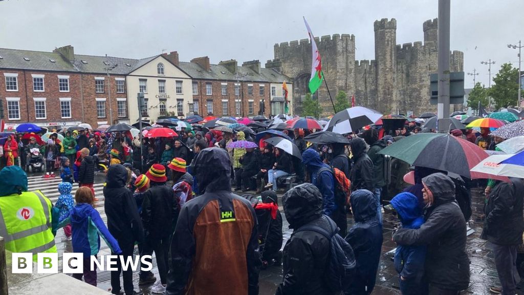 Caernarfon Rally held for action on housing 'crisis' in Wales BBC News
