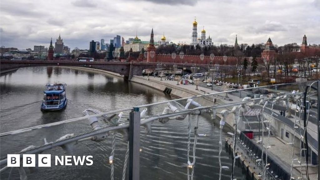 Няколко убити от наводнения по време на обиколка на канализационната система на Москва