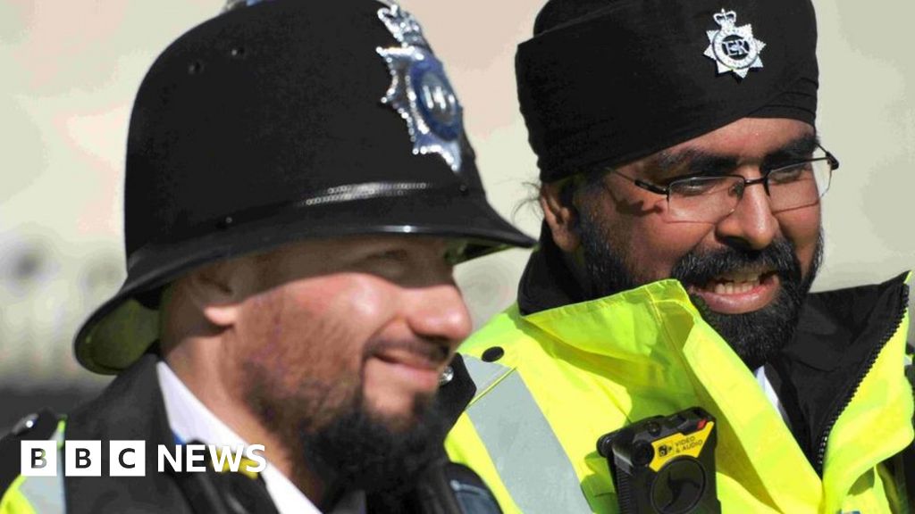 Police Scotland officers ordered to shave off beards