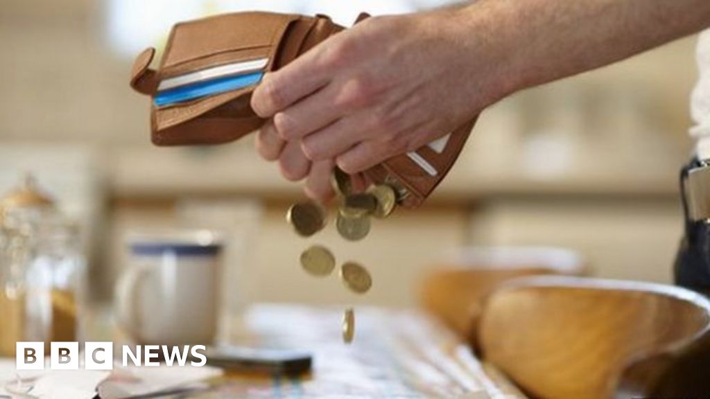 Half of Scots 'have run out of money before pay day' BBC News