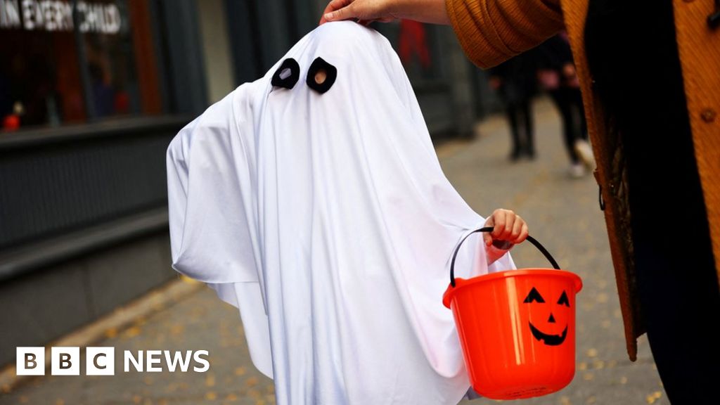 Halloween in Derry Costume swap shop cutting down on waste BBC News