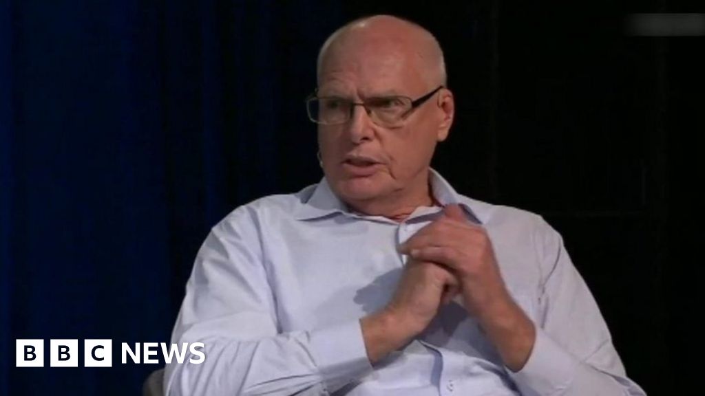 Climate change: Australian TV audience boos sceptical senator - BBC News