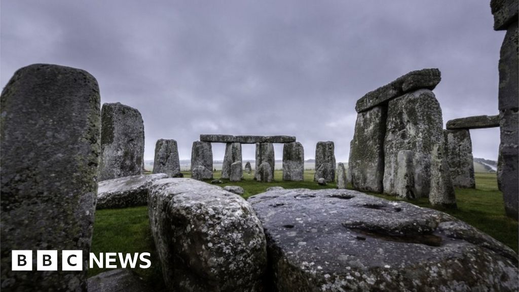 Stonehenge: Neolithic monument found near sacred site