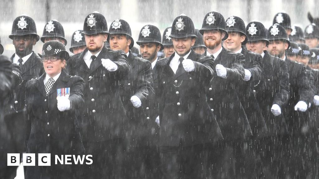 New Met Police recruits rained on at passing out parade BBC News