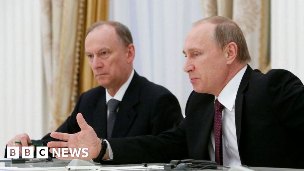 Владимир Путин назначава бившия шеф на Съвета за сигурност за помощник в Кремъл