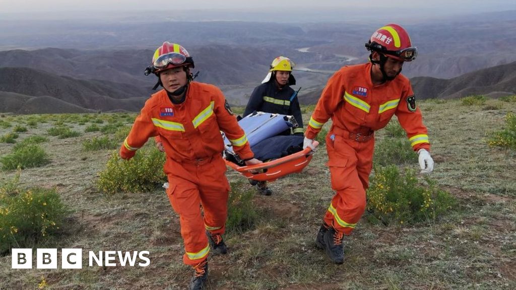 China ultramarathon: Severe weather kills 21 runners