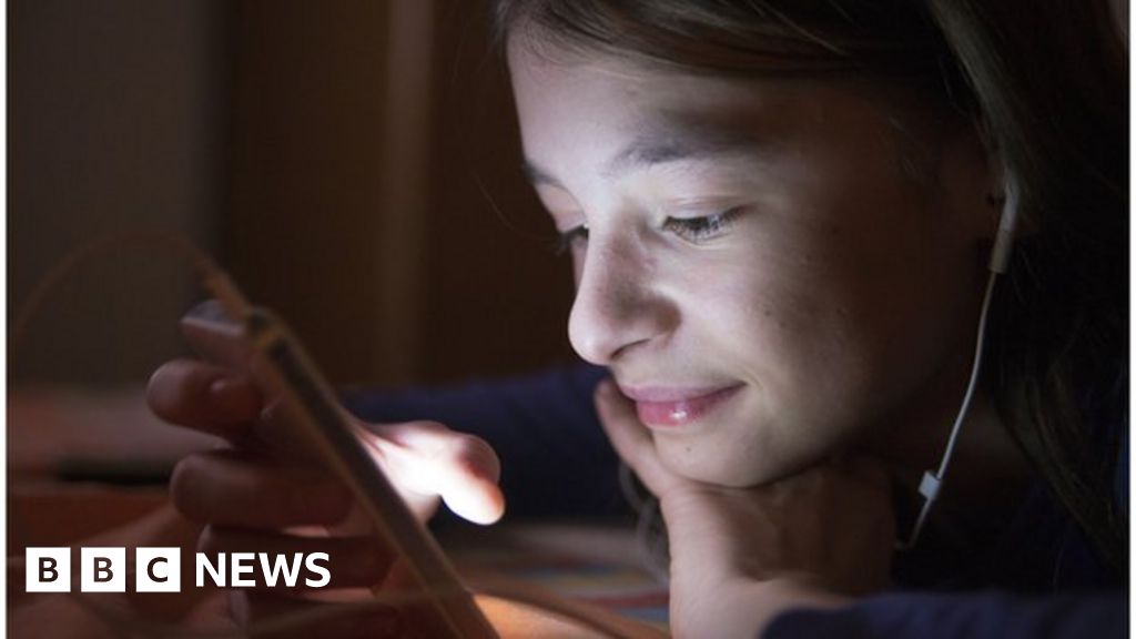 Safer Internet Day: Young Ignore 'social Media Age Limit' - BBC News