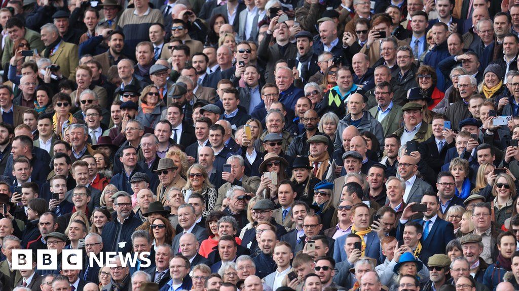 Cheltenham Festival: Racing fans descend on Prestbury Park - BBC News