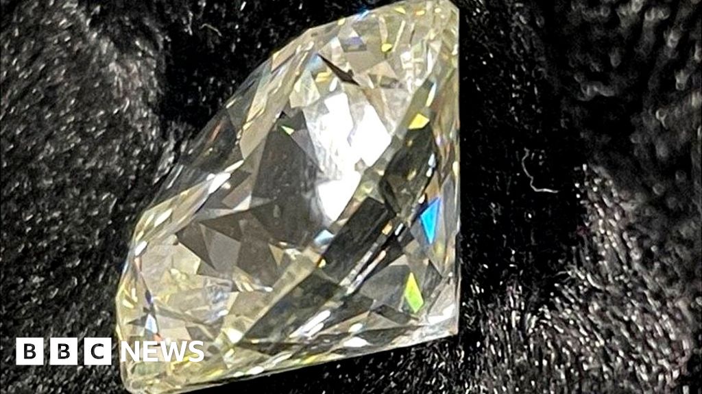 Christie's sells rare blue diamond for over $40m - BBC News
