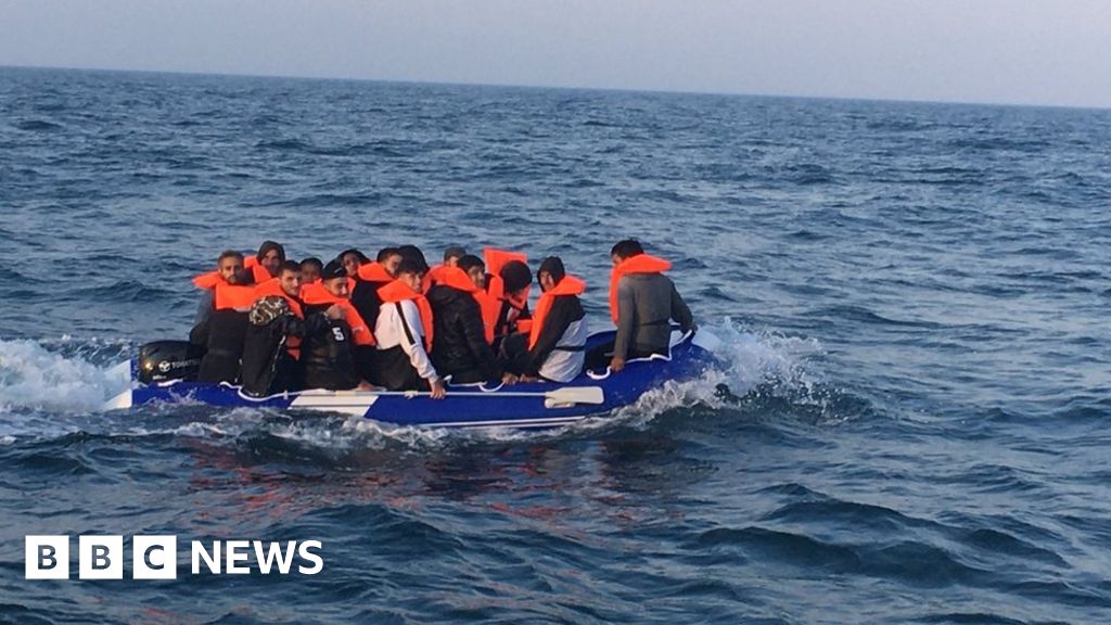 Migrant crossings: Use of navy ships to stop boats 'dangerous'