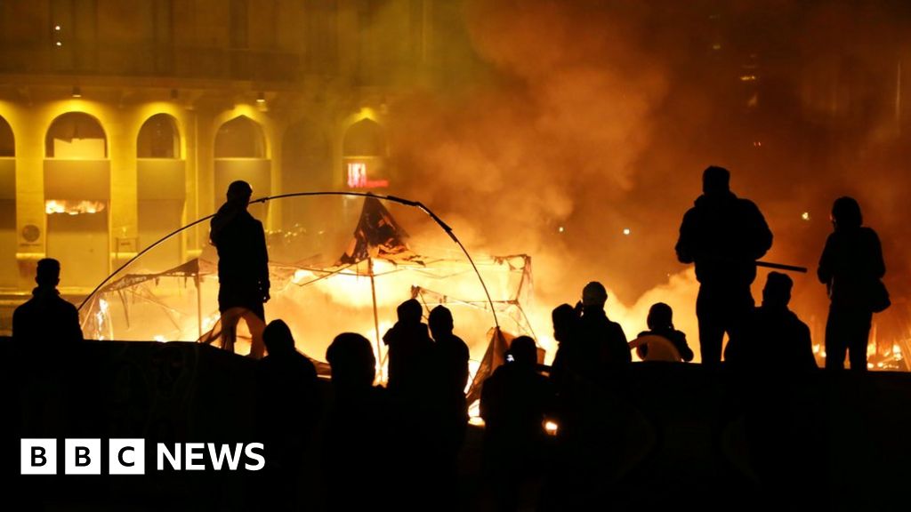 Lebanon crisis: Dozens wounded in second night of clashes in Beirut