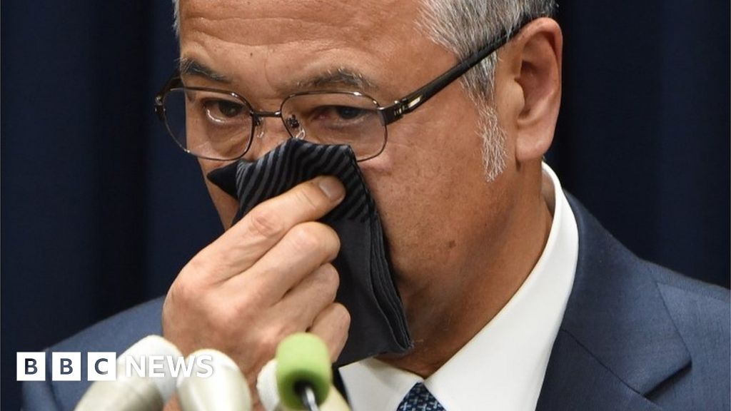 Japanese economy minister Akira Amari quits over bribery claims - BBC News