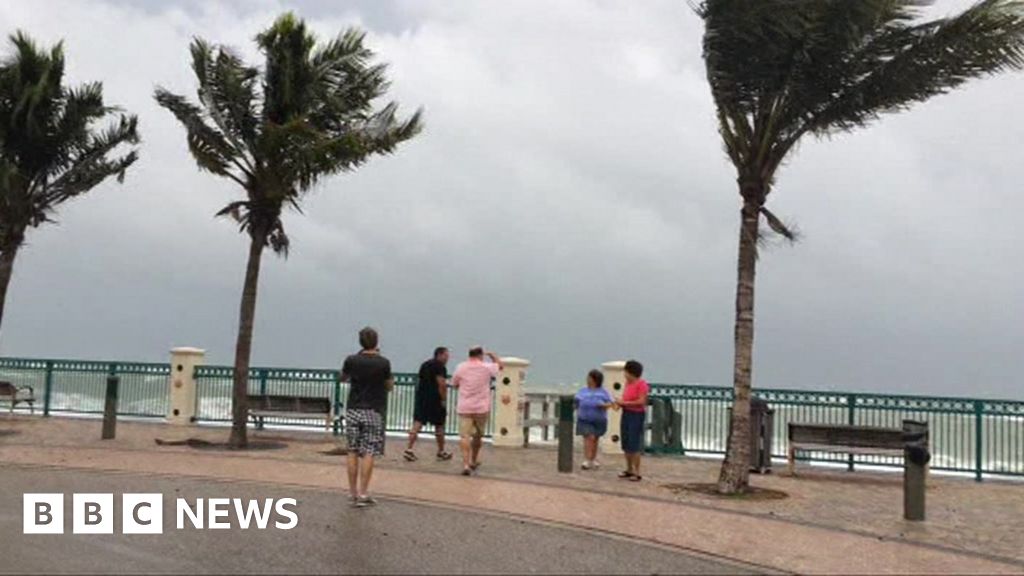 Florida Feels Hurricane Matthew Approach - BBC News