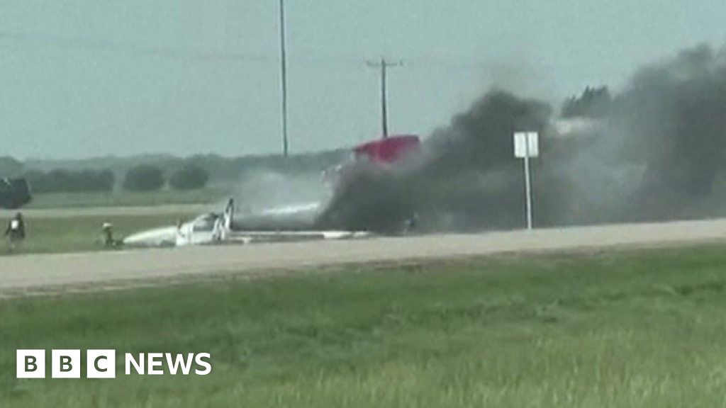 Canada Highway Crash Video Shows Vehicles Engulfed In Smoke    130108197 P0fvjrdx 