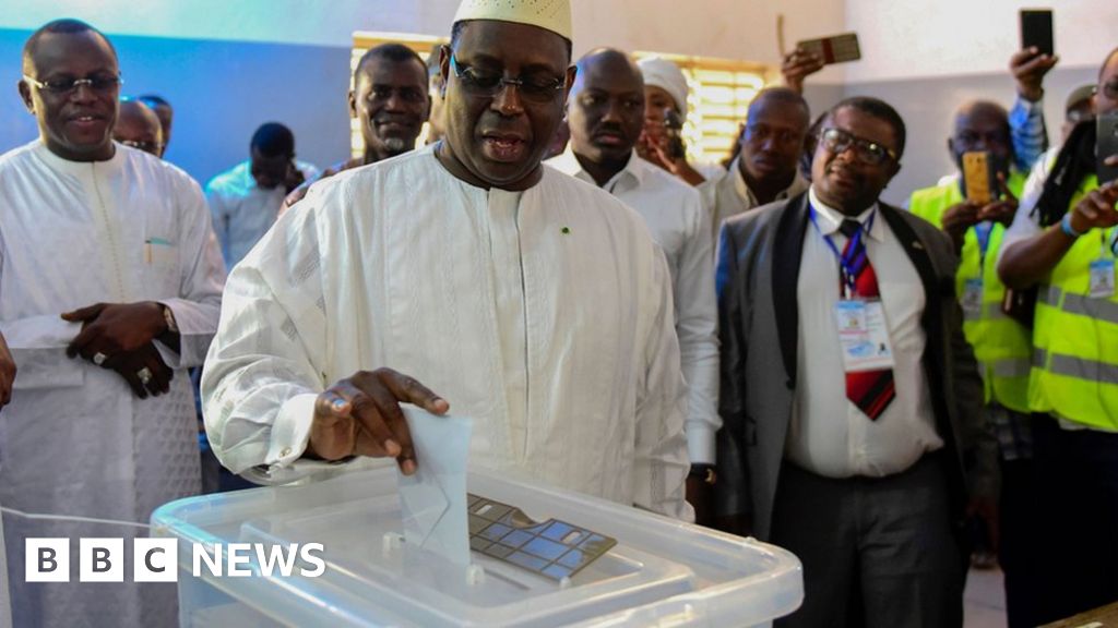 セネガルの選挙：マッキー・サル大統領が選挙の新たな日程を設定できなかったため懸念が高まっている