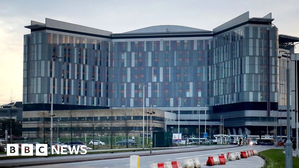 Covid in Scotland Outbreak in ward at Glasgow hospital
