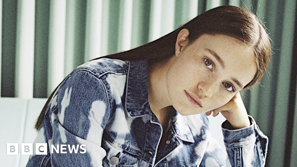 Sigrid - 'Strangers' music video.