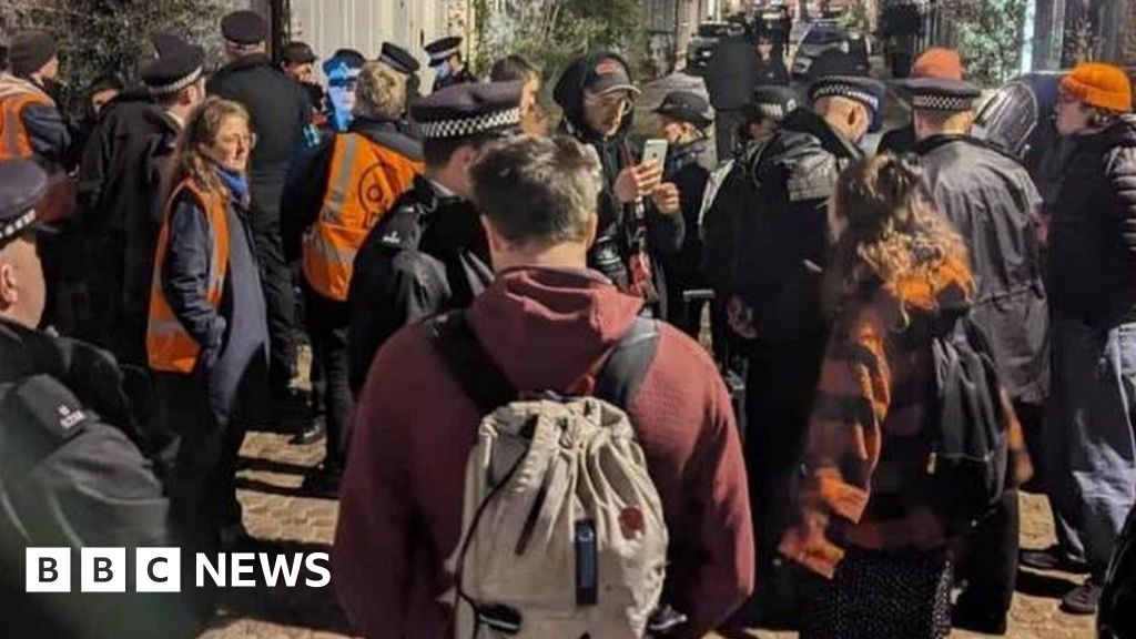 Just Stop Oil: 16 protesters arrested outside Rishi Sunak's London home