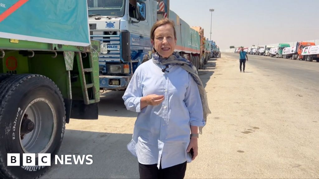 خمسة آلاف شاحنة مساعدات تنتظر التخليص على معبر رفح الحدودي