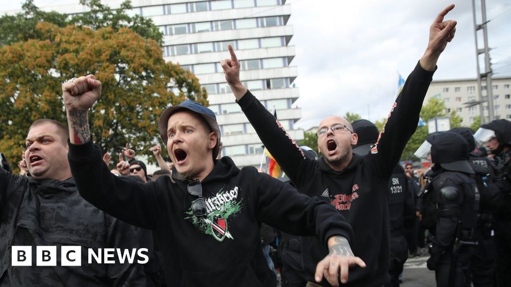 Chemnitz protests: Far right on march in east Germany - BBC News