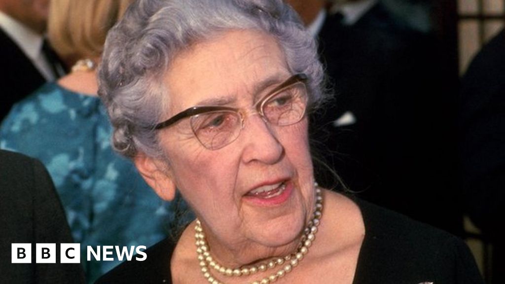 Agatha Christie Death Commemorated At Oxfordshire Graveside Bbc News