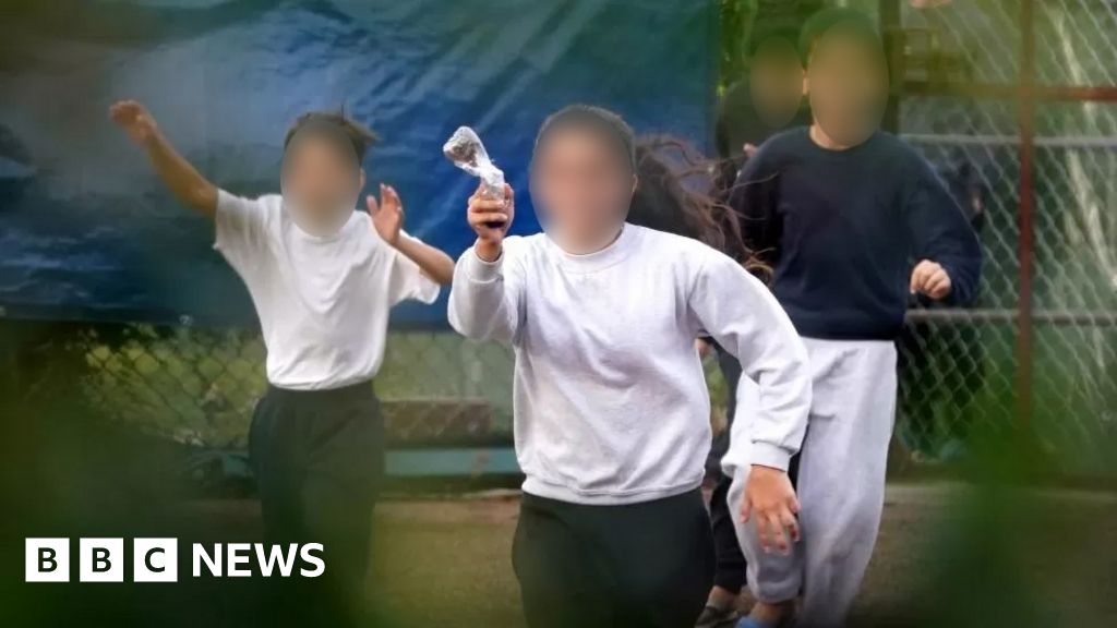 Migrant begs for help in message in a bottle - BBC News