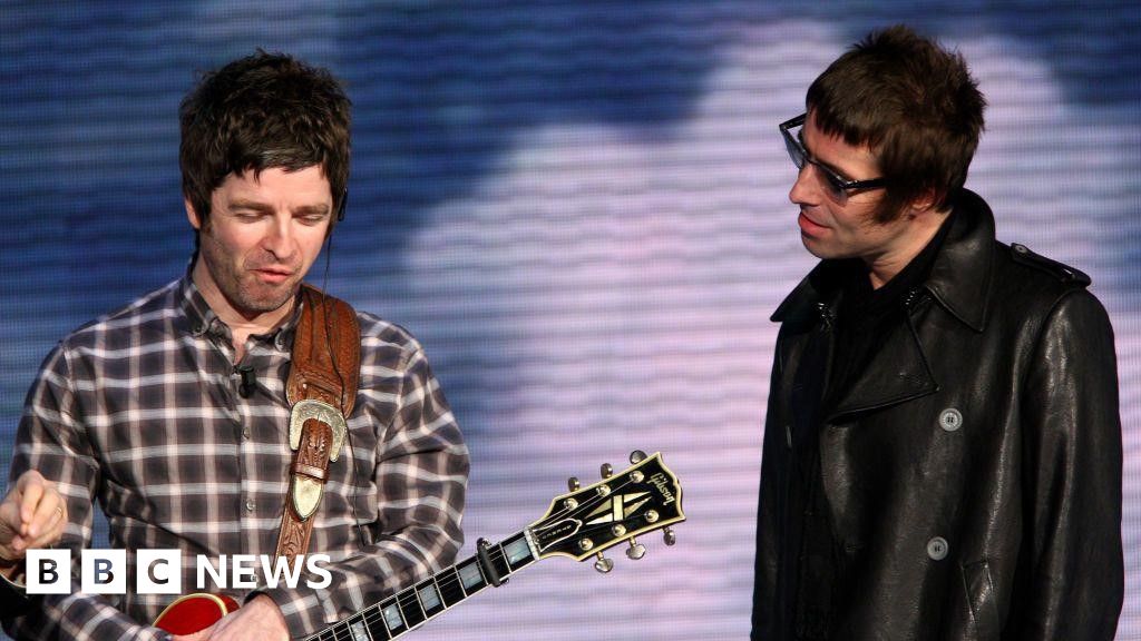 Oasis Definitely Maybe: How a studio haunted Liam Gallagher - BBC News