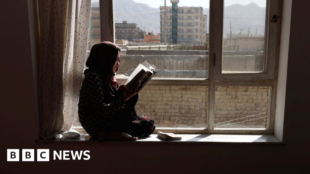 Afghanistan: Girls' despair as Taliban confirms secondary school ban
