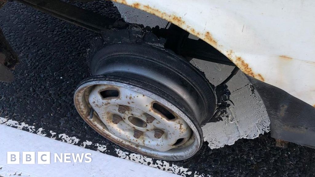 Police 'disbelief' after A9 driver stopped with no tyre on wheel