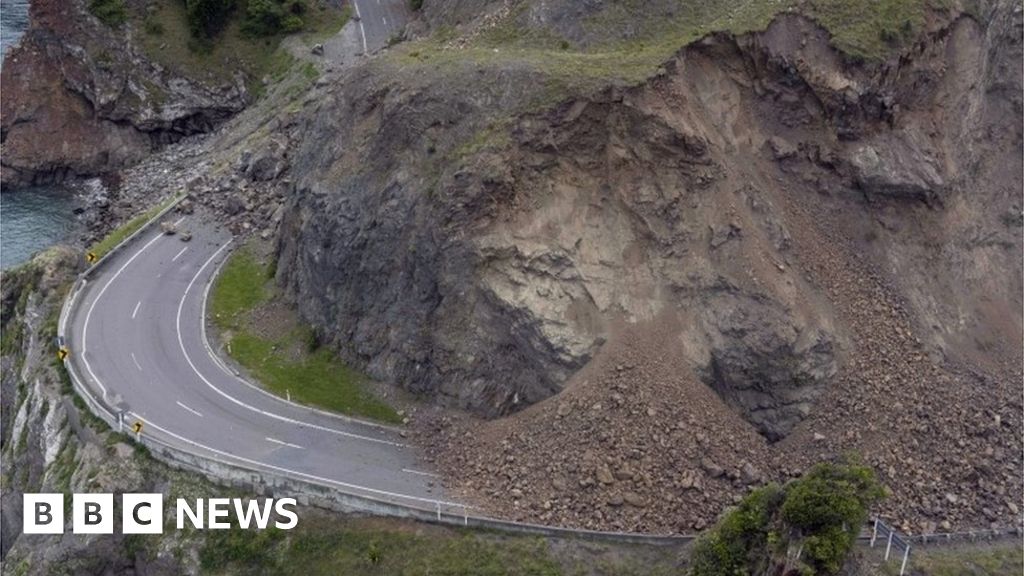 New Zealand Quake The Cut Off Tourist Town Of Kaikoura Bbc News