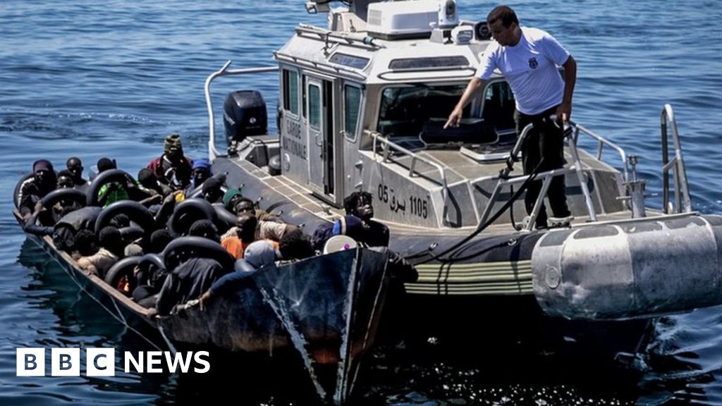 В патрул с бреговата охрана на Тунис: Девет лодки за 24 часа