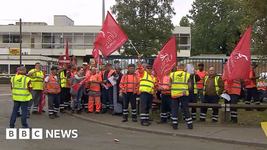 Unite In The Hot Seat Council Takes Action Against Unite Over Bin Strike - nd3k7sg
