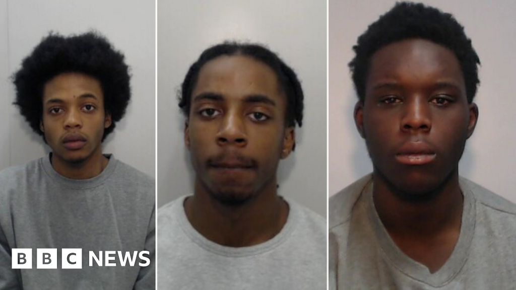 Moss Side stabbing: Gang jailed for killing teenager - BBC News