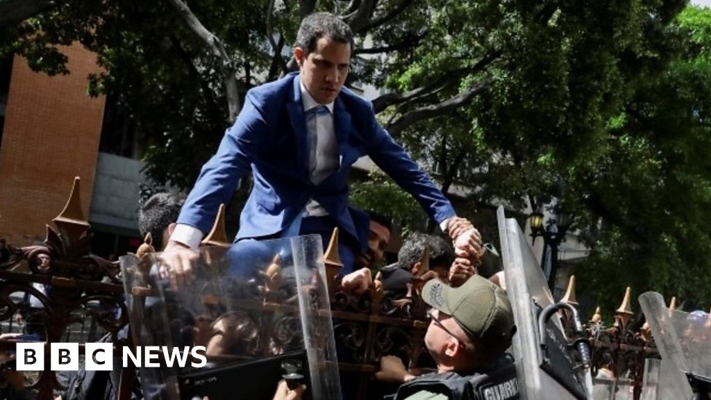 Chaotic scenes after Venezuelan parliament lockout