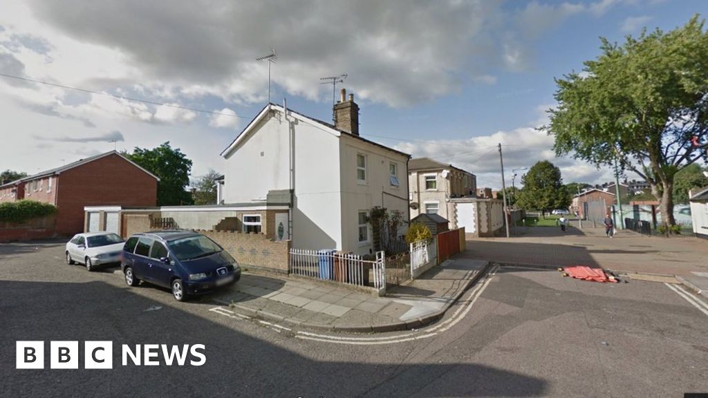 Attempted murder arrest after Ipswich stabbing BBC News
